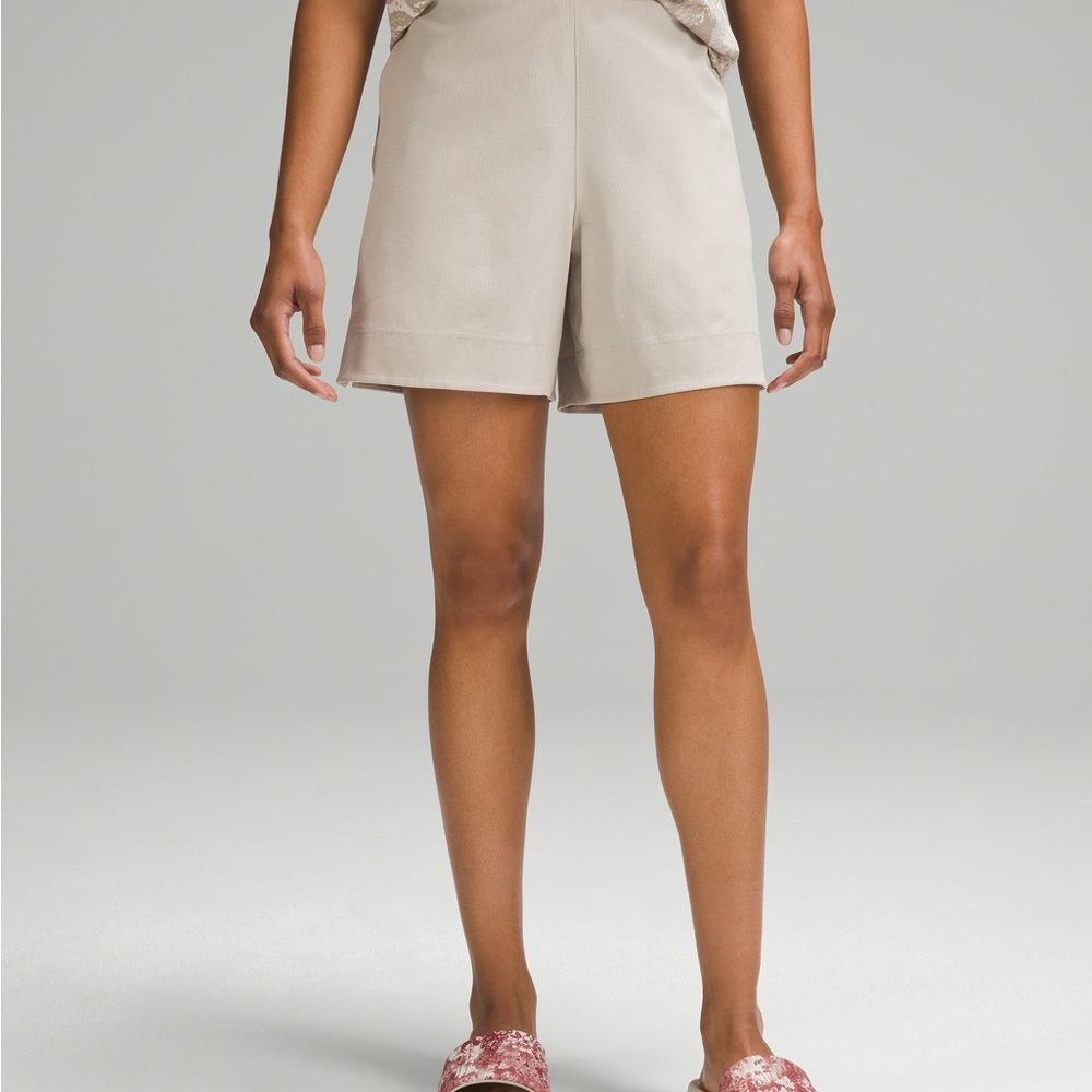 Lululemon Team Canada WovenAir High-Rise Short 6" NWT Olympics size 6